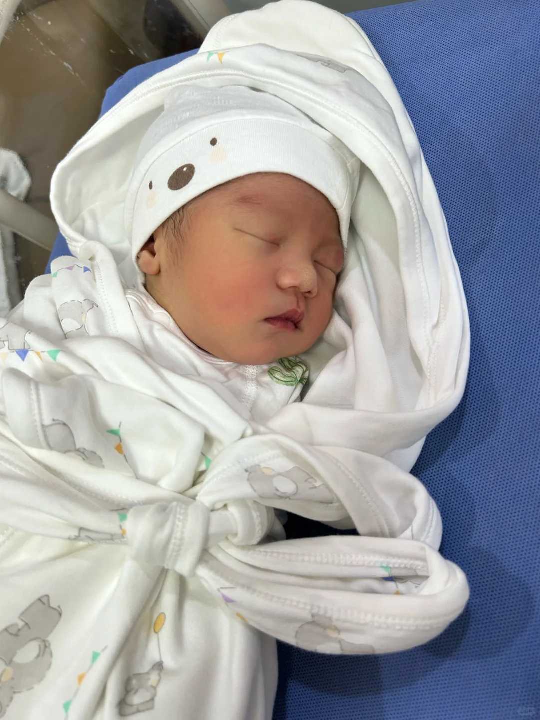 揭秘宝宝咳嗽背的奥秘：警惕肺炎的可能性